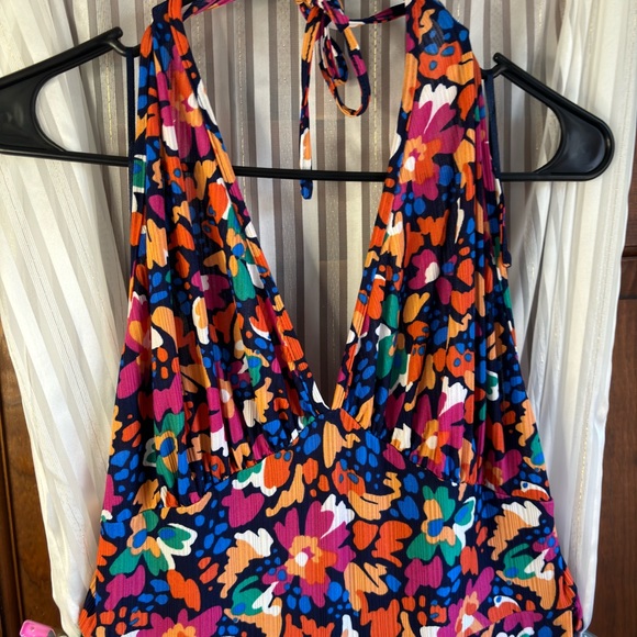 QED LONDON HALTERNECK MULTI FLORAL PLISSE JUMPSUIT NWOT - Picture 5 of 8